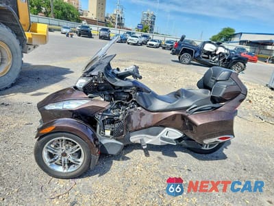 Trzecie zdjęcie samochodu z tyłu: 2012 CAN-AM SPYDER ROADSTER RT-LTD VIN:2BXJBRC18CV000143 - miniatura