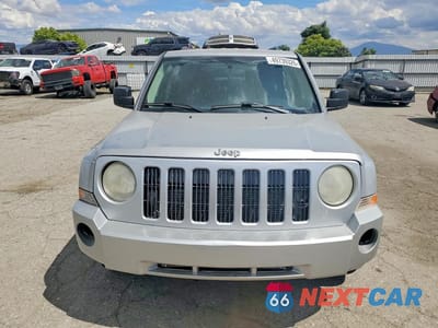 Piąte zdjęcie samochodu w środku: 2010 JEEP PATRIOT SPORT VIN:1J4NF2GB7AD512981 - miniatura