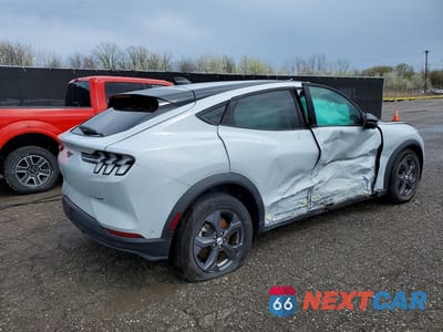 Trzecie zdjęcie samochodu z tyłu: 2023 FORD MUSTANG MACH-E SELECT VIN:3FMTK1R48PMA60677 - miniatura