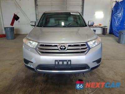 Piąte zdjęcie samochodu w środku: 2013 TOYOTA HIGHLANDER BASE VIN:5TDBK3EH9DS197045 - miniatura