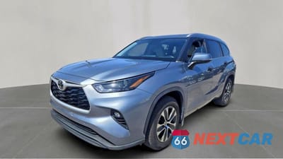 Drugie zdjęcie samochodu z przodu: 2023 TOYOTA HIGHLANDER XLE VIN:5TDKDRAH8PS006867 - miniatura