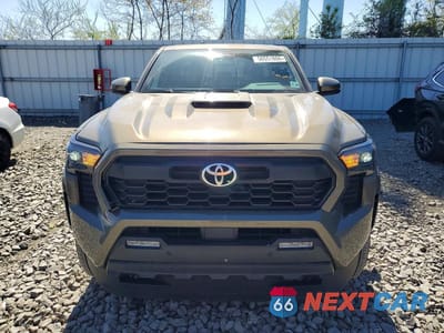 Piąte zdjęcie samochodu w środku: 2025 TOYOTA TACOMA TRD SPORT VIN:3TMLB5JN0SM109296 - miniatura