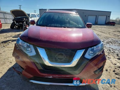Piąte zdjęcie samochodu w środku: 2018 NISSAN ROGUE SV VIN:5N1AT2MV9JC762672 - miniatura