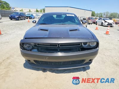 Piąte zdjęcie samochodu w środku: 2019 DODGE CHALLENGER SXT VIN:2C3CDZGG1KH752527 - miniatura