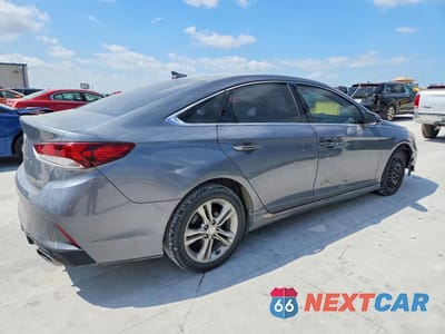 Trzecie zdjęcie samochodu z tyłu: 2018 HYUNDAI SONATA SPORT VIN:5NPE34AF6JH688744 - miniatura