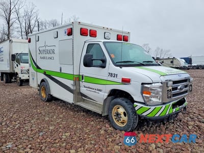 Czwarte zdjęcie samochodu z boku: 2018 FORD E350 AMBULANCE VIN:1FDWE3FS0JDC23179 - miniatura