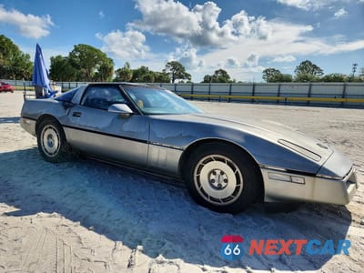 Czwarte zdjęcie samochodu z boku: 1986 CHEV CORVETTE VIN:1G1YY0789G5114642 - miniatura