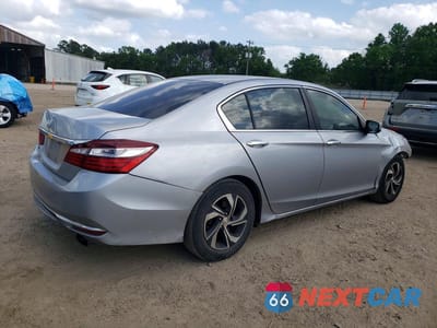 Trzecie zdjęcie samochodu z tyłu: 2017 HONDA ACCORD LX VIN:1HGCR2F37HA017448 - miniatura