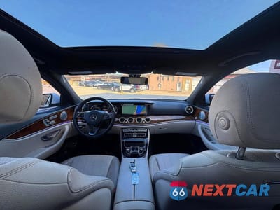 Zdjęcie 9 z 10 samochodu: 2018 MERCEDES-BENZ E 300 4MATIC VIN:WDDZF4KB4JA374625 - miniatura