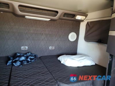 Zdjęcie 6 z 10 samochodu: 2016 VOLVO VNL SEMI TRUCK VIN:4V4NC9EH9GN948933 - miniatura