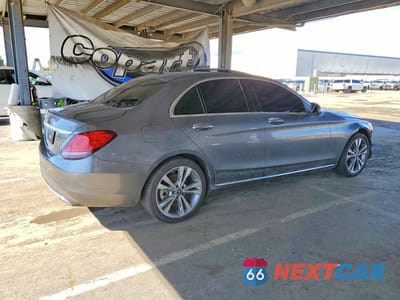 Trzecie zdjęcie samochodu z tyłu: 2019 MERCEDES-BENZ C 300 VIN:55SWF8DB1KU286799 - miniatura