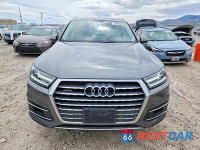 Piąte zdjęcie samochodu w środku: 2017 AUDI Q7 PREMIUM VIN:WA1AAAF73HD025520 - miniatura