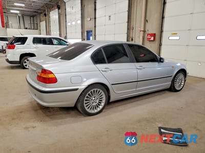 Trzecie zdjęcie samochodu z tyłu: 2002 BMW 330 XI VIN:WBAEW53412PG19863 - miniatura