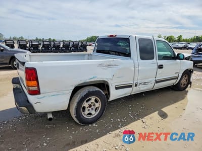 Trzecie zdjęcie samochodu z tyłu: 2002 CHEVROLET SILVERADO C1500 VIN:2GCEC19T021157017 - miniatura