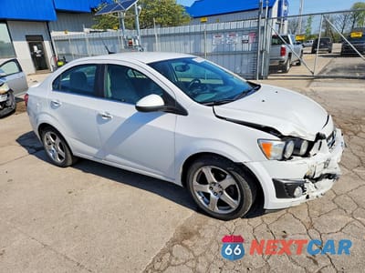 Czwarte zdjęcie samochodu z boku: 2014 CHEVROLET SONIC LTZ VIN:1G1JE5SB3E4219738 - miniatura