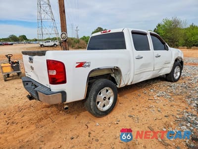 Trzecie zdjęcie samochodu z tyłu: 2011 CHEVROLET SILVERADO K1500 LT VIN:3GCPKSE33BG386709 - miniatura