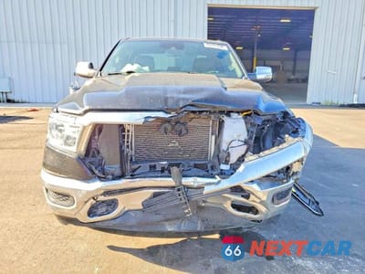 Piąte zdjęcie samochodu w środku: 2024 RAM 1500 LARAMIE VIN:1C6RREJT2RN218709 - miniatura