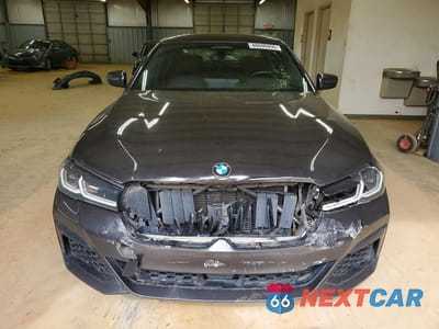 Piąte zdjęcie samochodu w środku: 2022 BMW M550XI VIN:WBA13BK04NCJ34467 - miniatura