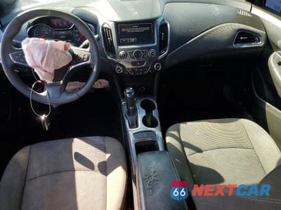 Zdjęcie 8 z 12 samochodu: 2017 CHEVROLET CRUZE LT VIN:1G1BE5SM0H7241723 - miniatura