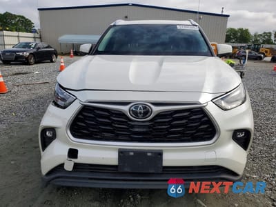 Piąte zdjęcie samochodu w środku: 2020 TOYOTA HIGHLANDER XLE VIN:5TDHZRAH0LS501053 - miniatura