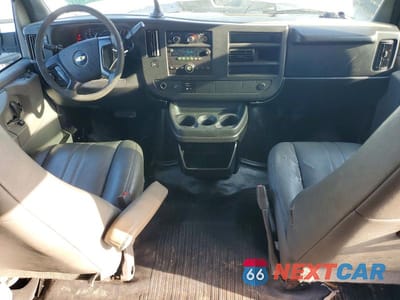 Zdjęcie 8 z 13 samochodu: 2012 CHEVROLET EXPRESS G3500 LS VIN:1GNZGXFA4C1174512 - miniatura