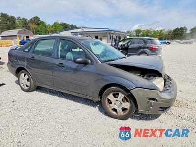 Czwarte zdjęcie samochodu z boku: 2005 FORD FOCUS ZX4 VIN:1FAFP34NX5W269176 - miniatura