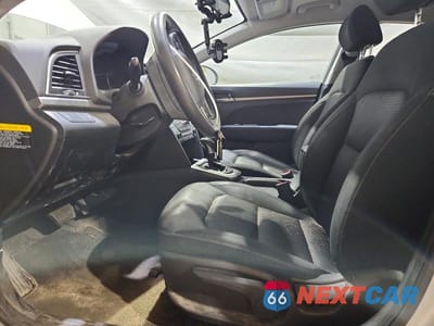 Zdjęcie 7 z 12 samochodu: 2018 HYUNDAI ELANTRA SE VIN:KMHD74LFXJU489467 - miniatura