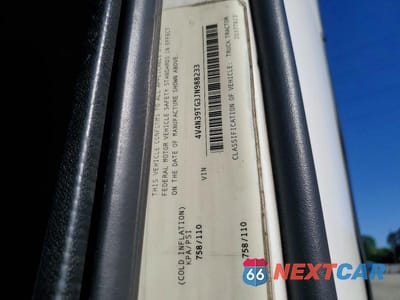 Zdjęcie 10 z 10 samochodu: 2018 VOLVO VNL SEMI TRUCK VIN:4V4N39TG3JN988233 - miniatura