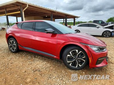 Czwarte zdjęcie samochodu z boku: 2024 KIA EV6 GT-LINE VIN:KNDC44LA8R5214263 - miniatura