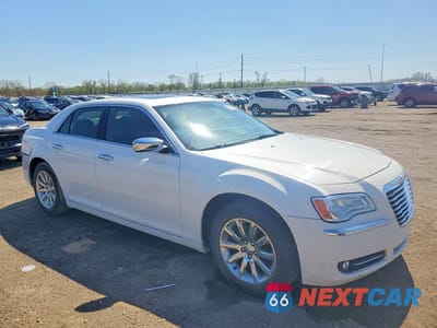 Czwarte zdjęcie samochodu z boku: 2011 CHRYSLER 300 LIMITED VIN:2C3CA5CGXBH564645 - miniatura