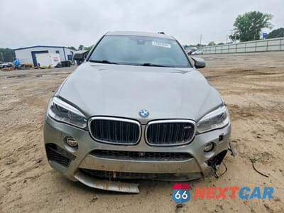Piąte zdjęcie samochodu w środku: 2019 BMW X6 M VIN:5YMKW8C52KLR38362 - miniatura