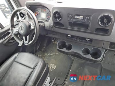 Zdjęcie 8 z 13 samochodu: 2021 MERCEDES BENZ SPRINTER 2500 UTILITY / SERVICE VAN VIN:W1Y4EBHY3MT067636 - miniatura