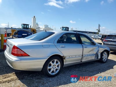 Trzecie zdjęcie samochodu z tyłu: 2003 MERCEDES-BENZ S 500 4MATIC VIN:WDBNG84J53A363619 - miniatura