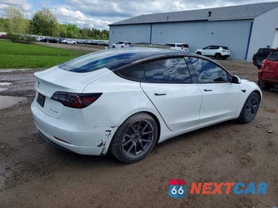 Trzecie zdjęcie samochodu z tyłu: 2022 TESLA MODEL 3 VIN:5YJ3E1EB9NF110908 - miniatura
