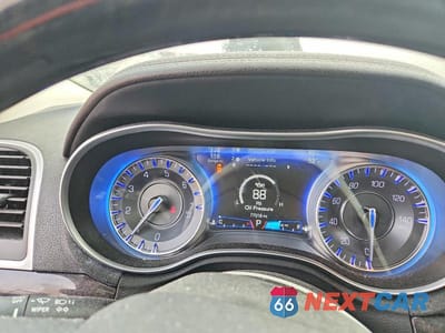 Zdjęcie 9 z 12 samochodu: 2018 CHRYSLER 300 LIMITED VIN:2C3CCAKG1JH296569 - miniatura