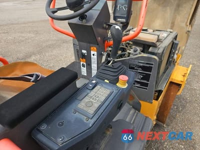 Zdjęcie 9 z 10 samochodu: 2017 VOLVO DD35B ROLLERS AND COMPACTION DOUBLE DRU VIN:VCE0D35BP0S273203 - miniatura