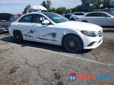 Czwarte zdjęcie samochodu z boku: 2021 MERCEDES-BENZ C 300 VIN:W1KWF8DB8MR648745 - miniatura