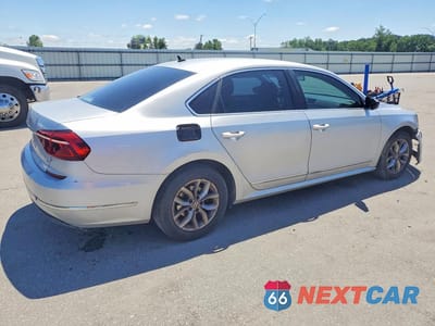 Trzecie zdjęcie samochodu z tyłu: 2017 VOLKSWAGEN PASSAT S VIN:1VWAT7A3XHC031759 - miniatura