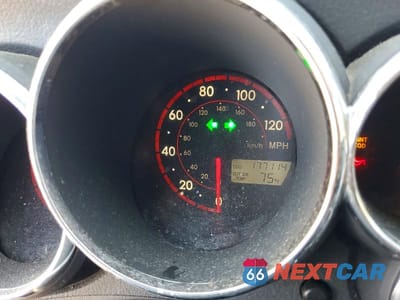 Zdjęcie 9 z 12 samochodu: 2006 TOYOTA COROLLA MATRIX XR VIN:2T1KR32E06C554050 - miniatura