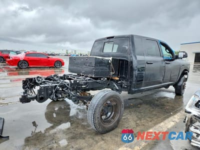 Trzecie zdjęcie samochodu z tyłu: 2024 RAM 3500 LARAMIE 4WD 6.7L V8 TDSL VIN:3C63RRML9RG190683 - miniatura