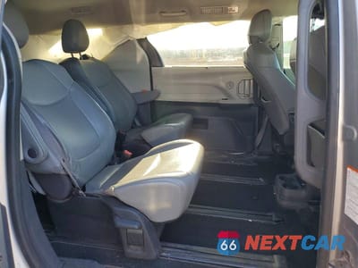 Zdjęcie 11 z 13 samochodu: 2022 TOYOTA SIENNA XLE VIN:5TDJSKFC9NS044854 - miniatura