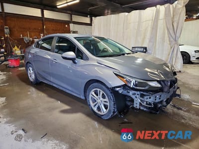 Czwarte zdjęcie samochodu z boku: 2017 CHEVROLET CRUZE LT VIN:3G1BE5SM3HS557635 - miniatura