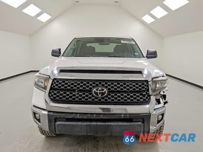 Piąte zdjęcie samochodu w środku: 2020 TOYOTA TUNDRA CREWMAX SR5 VIN:5TFEY5F11LX261435 - miniatura