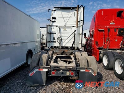 Zdjęcie 6 z 10 samochodu: 2013 VOLVO VNL SEMI TRUCK VIN:4V4NC9EG0DN139775 - miniatura