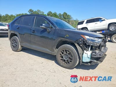 Czwarte zdjęcie samochodu z boku: 2023 TOYOTA RAV4 XLE VIN:JTMW1RFV0PD098349 - miniatura