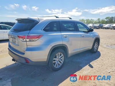 Trzecie zdjęcie samochodu z tyłu: 2015 TOYOTA HIGHLANDER LE VIN:5TDZARFH2FS011951 - miniatura