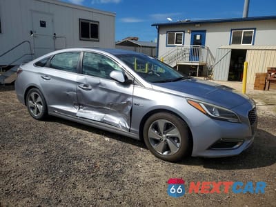 Czwarte zdjęcie samochodu z boku: 2017 HYUNDAI SONATA HYBRID LIMITED VIN:KMHE34L14HA050975 - miniatura