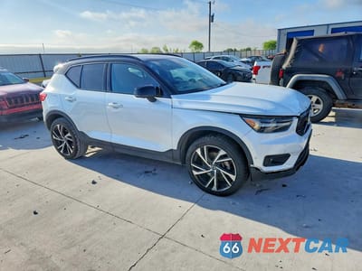 Czwarte zdjęcie samochodu z boku: 2022 VOLVO XC40 T5 R-DESIGN VIN:YV4162UM3N2772920 - miniatura