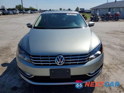 Piąte zdjęcie samochodu w środku: 2013 VOLKSWAGEN PASSAT SEL VIN:1VWCN7A33DC092092 - miniatura