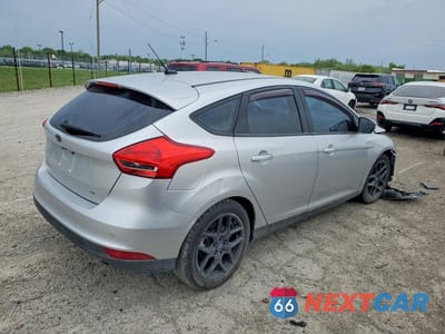 Trzecie zdjęcie samochodu z tyłu: 2016 FORD FOCUS SE VIN:1FADP3K29GL321627 - miniatura